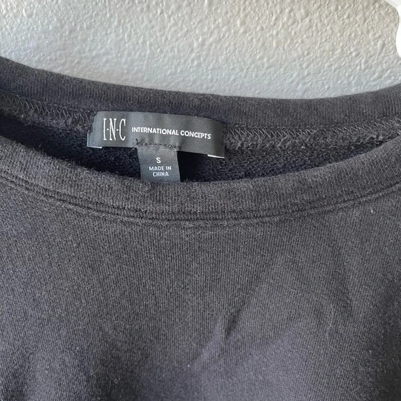 3/$20 Black Cropped Top - Picture 2 of 3